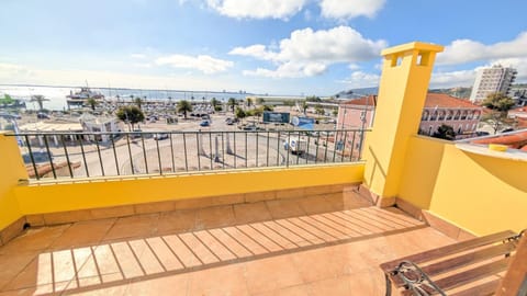 View (from property/room), Balcony/Terrace, City view, Mountain view