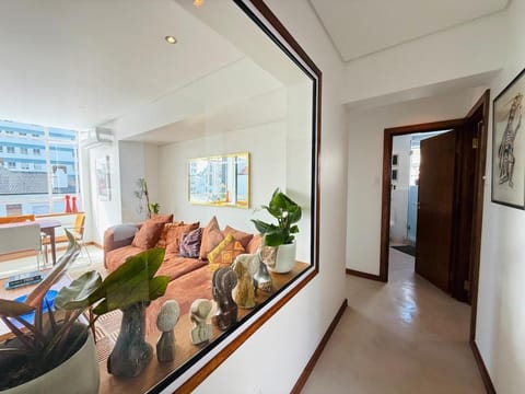 Newly renovated, central, secure 3 bedroom apartment with ACs and loadshed proof! Apartment in Sea Point