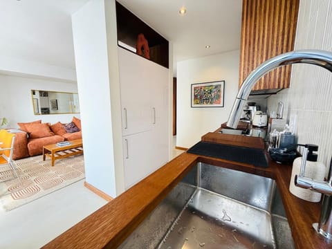 Newly renovated, central, secure 3 bedroom apartment with ACs and loadshed proof! Apartment in Sea Point