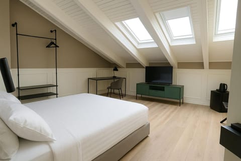 Bed, TV and multimedia, Photo of the whole room, Evening entertainment, Bedroom