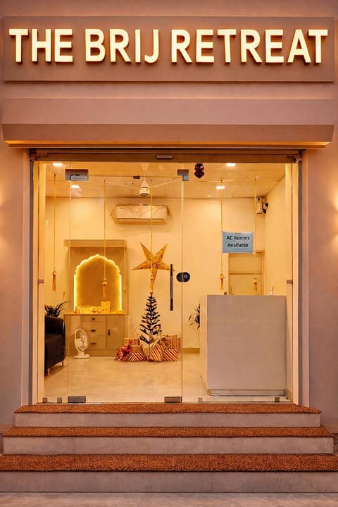 Facade/entrance