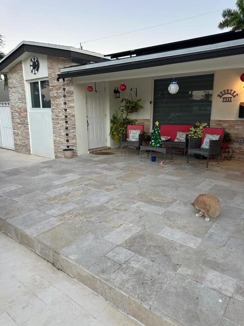 Miramar's Studio Apartment in Hollywood