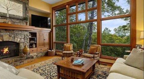 New! Scenic Wintergreen Home Dog Friendly House in Nelson County