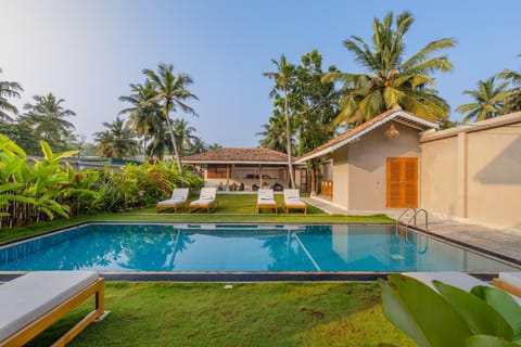 Garden, View (from property/room), Swimming pool