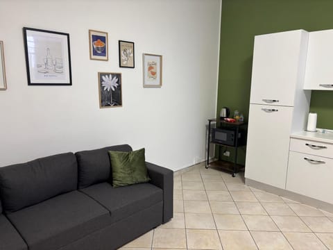 Kitchen or kitchenette, Living room, Seating area, pet friendly, stove