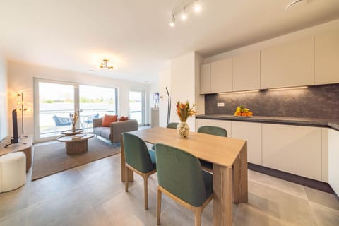 Kitchen or kitchenette, Seating area, Dining area