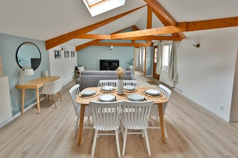 Communal lounge/ TV room, Living room, Dining area