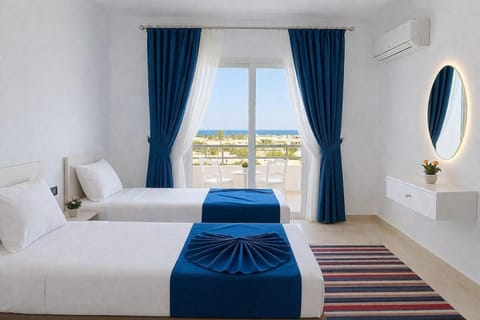 Bed, Natural landscape, Photo of the whole room, Bedroom, Sea view, air conditioner