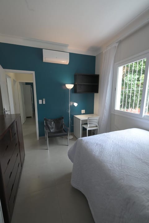 Bed, Photo of the whole room, Bedroom, air conditioner