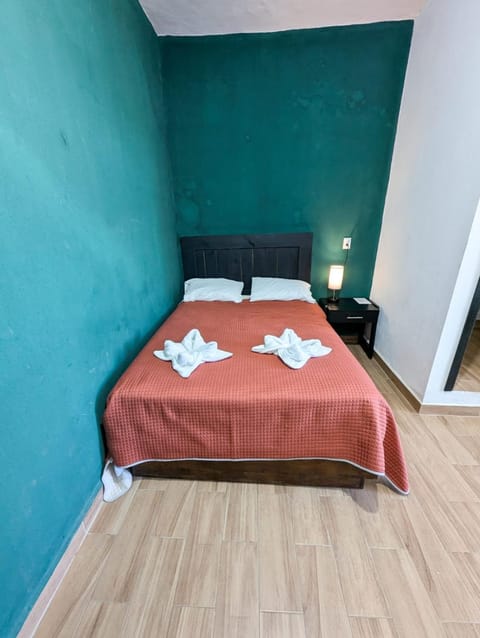 Céntrica habitación cama queen - Gran Nehtolli #6 - Sin Estacionamiento Capsule hotel in Hidalgo, Mexico