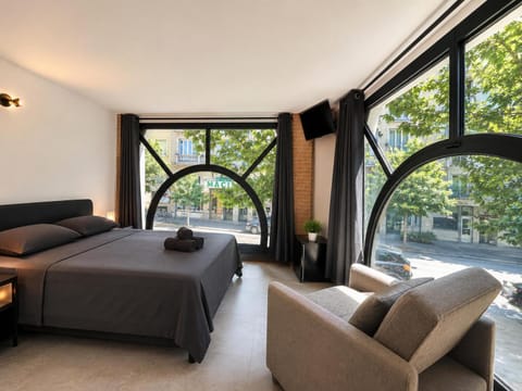 Bed, TV and multimedia, Bedroom, hair dryier, minibar, air conditioner