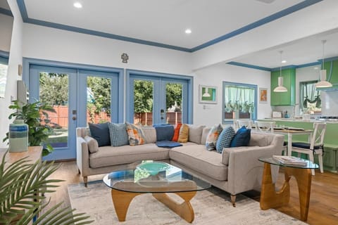 Kitchen or kitchenette, Living room, Seating area