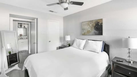 1BD Condo DFW South Irving I44 Apartment in Irving