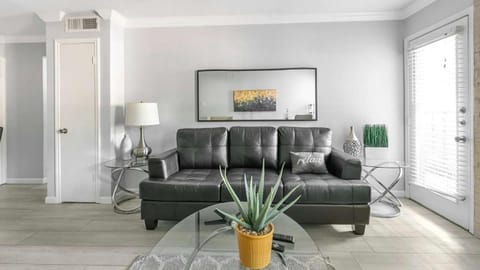 1BD Condo DFW South Irving I44 Apartment in Irving