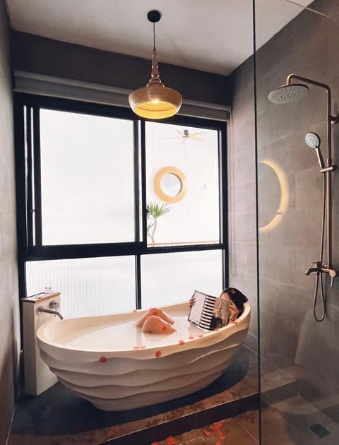 Shower, Hot Tub, Bathroom, Bath