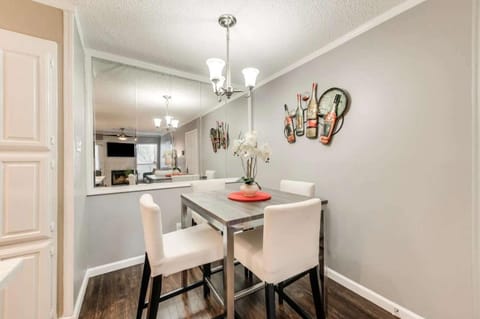 2BD Condo DFW South Irving I36 House in Irving