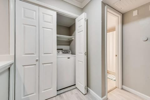 1BD Apt DFW South Irving I32 House in Irving