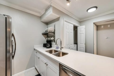 1BD Apt DFW South Irving I32 House in Irving