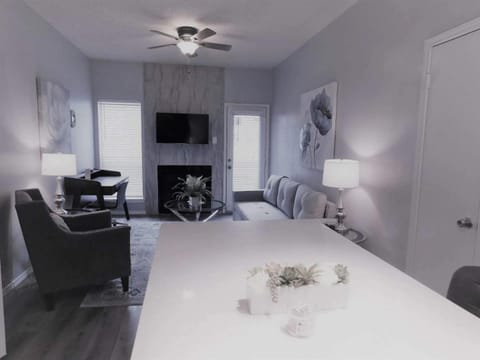 1BD Apt DFW South Irving I30 House in Irving