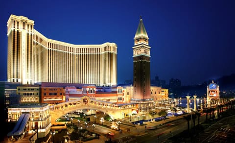 Facade/entrance, Night, Bird's eye view