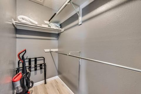 Serene 2BD Condo South Irving I18 House in Irving