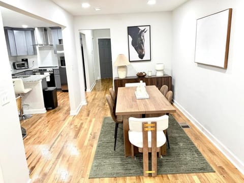 Seating area, Dining area