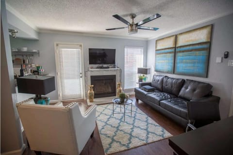 2BD Condo DFW South I14 House in Irving