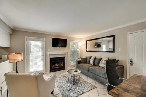 Cozy 2BD Apt DFW South I12 House in Irving