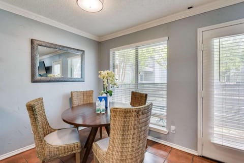 1BD Condo DFW South I04 House in Irving