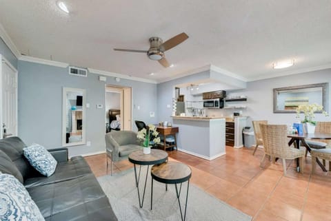 1BD Condo DFW South I04 House in Irving