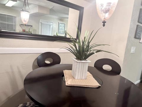 Cozy 2BD Condo DFW South Irving I02 House in Irving