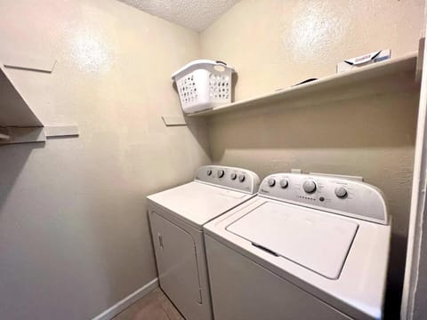 Cozy 2BD Condo DFW South Irving I02 House in Irving