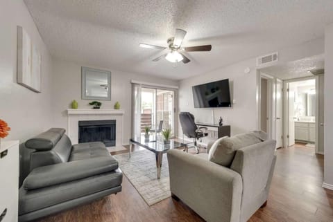 Pool view new furnished 1bd DFW South I011 Apartment in Irving