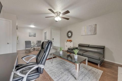 Pool view new furnished 1bd DFW South I011 Apartment in Irving