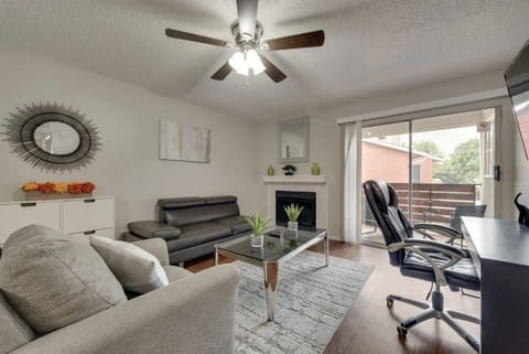 Pool view new furnished 1bd DFW South I011 Apartment in Irving