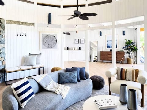 Luxury Oceanview Villa Walk to Beach & Dining House in Cruz Bay