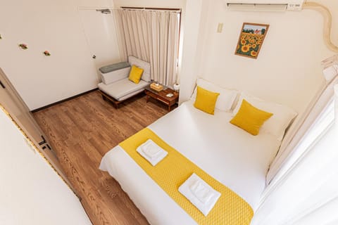 Bedroom, towels