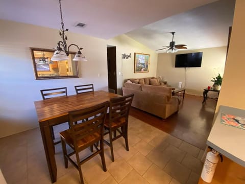 The Yellow Bench House House in Long Beach