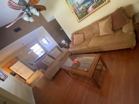 The Yellow Bench House House in Long Beach