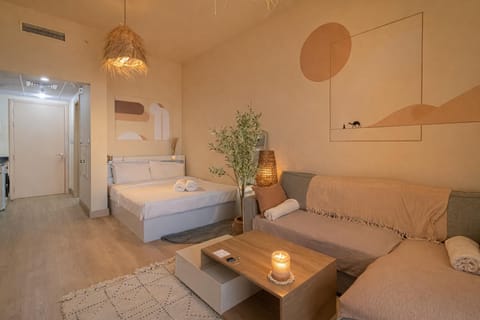Bed, Living room, Photo of the whole room, Seating area, Bedroom, towels