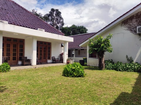 Property building, Day, Garden