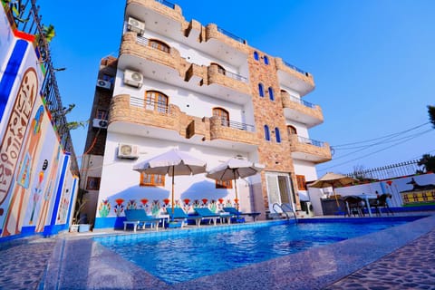 Property building, Day, Pool view, Swimming pool, sunbed