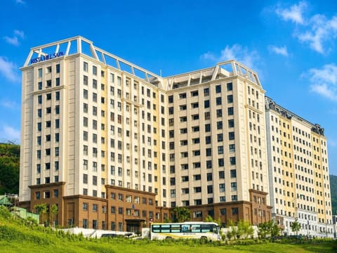 Property building, Day