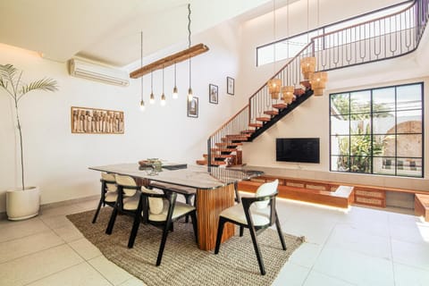 Chic 4-Br Villa in Central Seminyak, Beach 5 mins Villa in Kuta