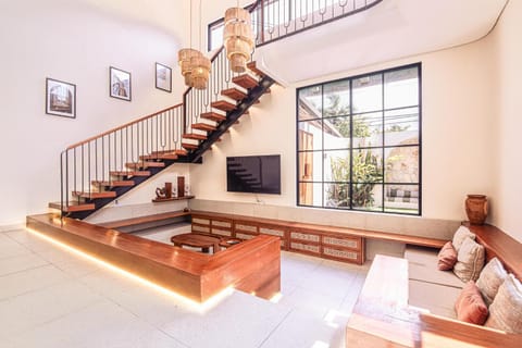 Chic 4-Br Villa in Central Seminyak, Beach 5 mins Villa in Kuta