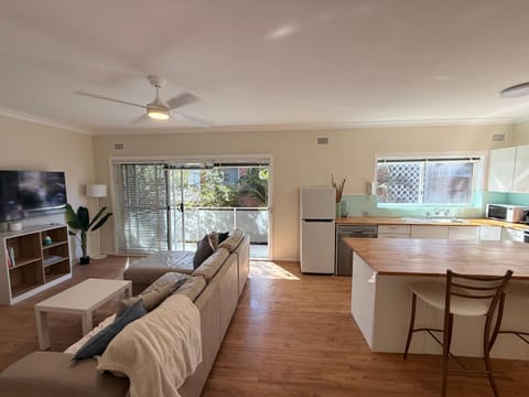 TV and multimedia, Kitchen or kitchenette, Living room, Seating area, Dining area, Evening entertainment