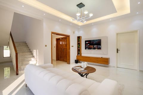 Luxury 5BR Villa in Mankhool BurDubai by dPie Apartment in Dubai