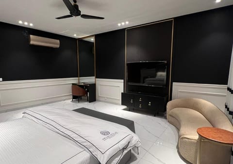 Bedroom, VIP