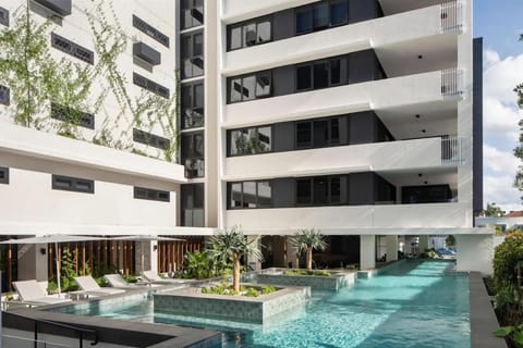 Property building, Day, Pool view, Swimming pool