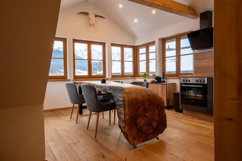 Coffee/tea facilities, View (from property/room), Dining area, stove